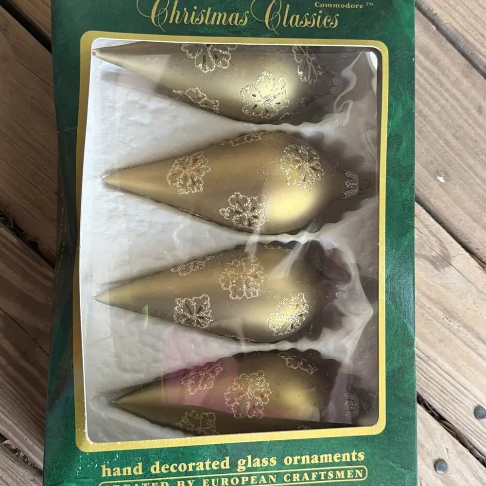 Christmas Glass Gold Velvet 3 1/2” Drop Shape With Leaves‎ 4 Pack